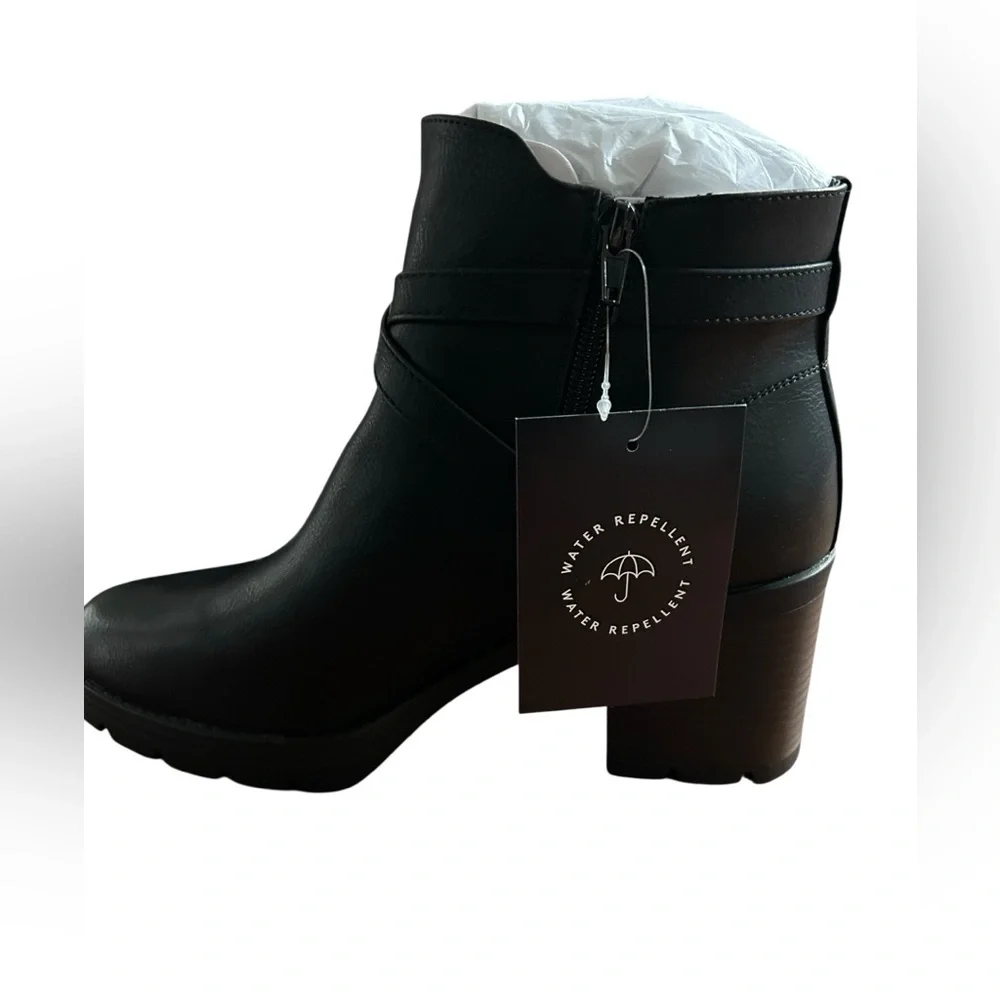 Naturalizer Madalynn Black Water-Repellent Ankle Boots • Size 12 • Chic + Comfy